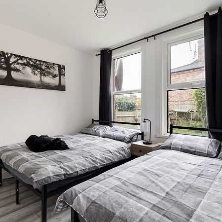 Beautifully Modern 2-Bed Apartment W/Garden ลอนดอน ภายนอก รูปภาพ