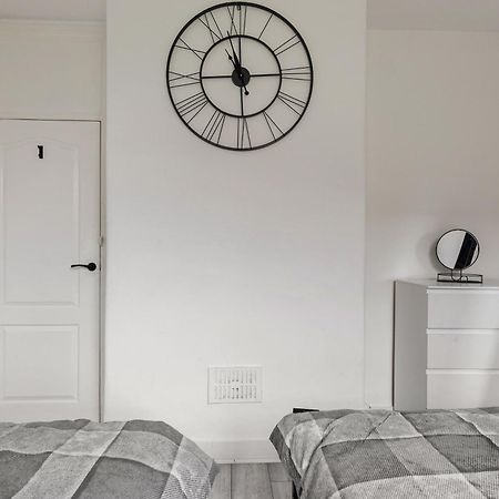 Beautifully Modern 2-Bed Apartment W/Garden ลอนดอน ภายนอก รูปภาพ