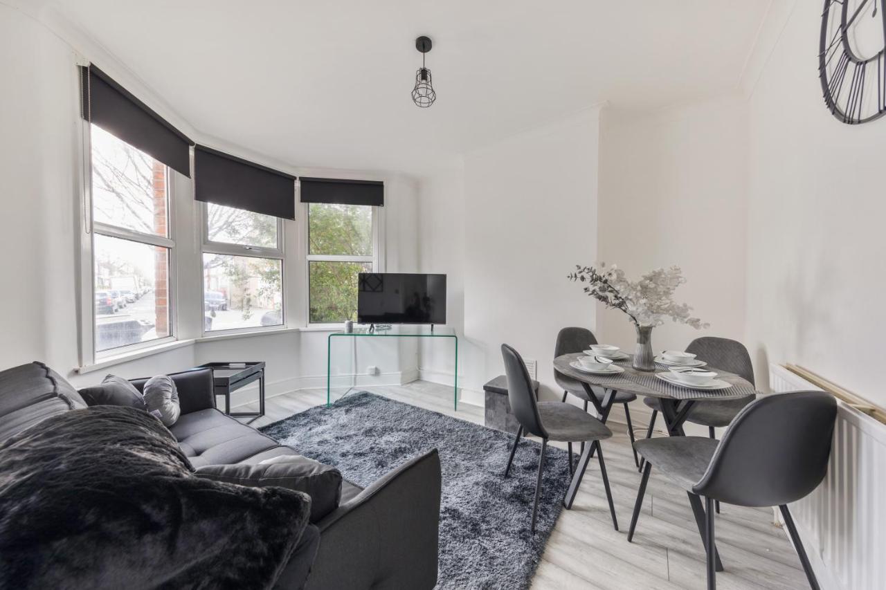Beautifully Modern 2-Bed Apartment W/Garden ลอนดอน ภายนอก รูปภาพ