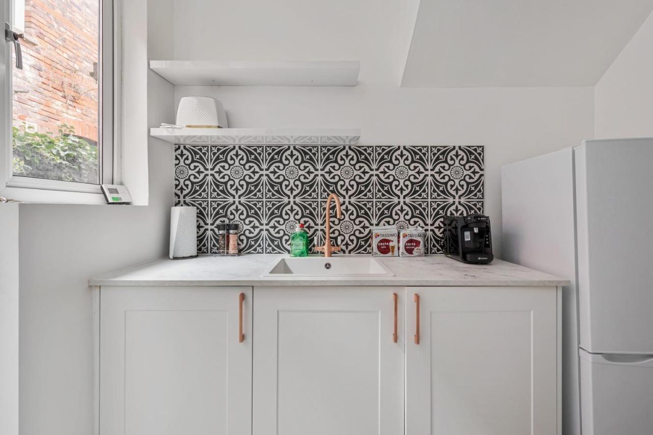 Beautifully Modern 2-Bed Apartment W/Garden ลอนดอน ภายนอก รูปภาพ