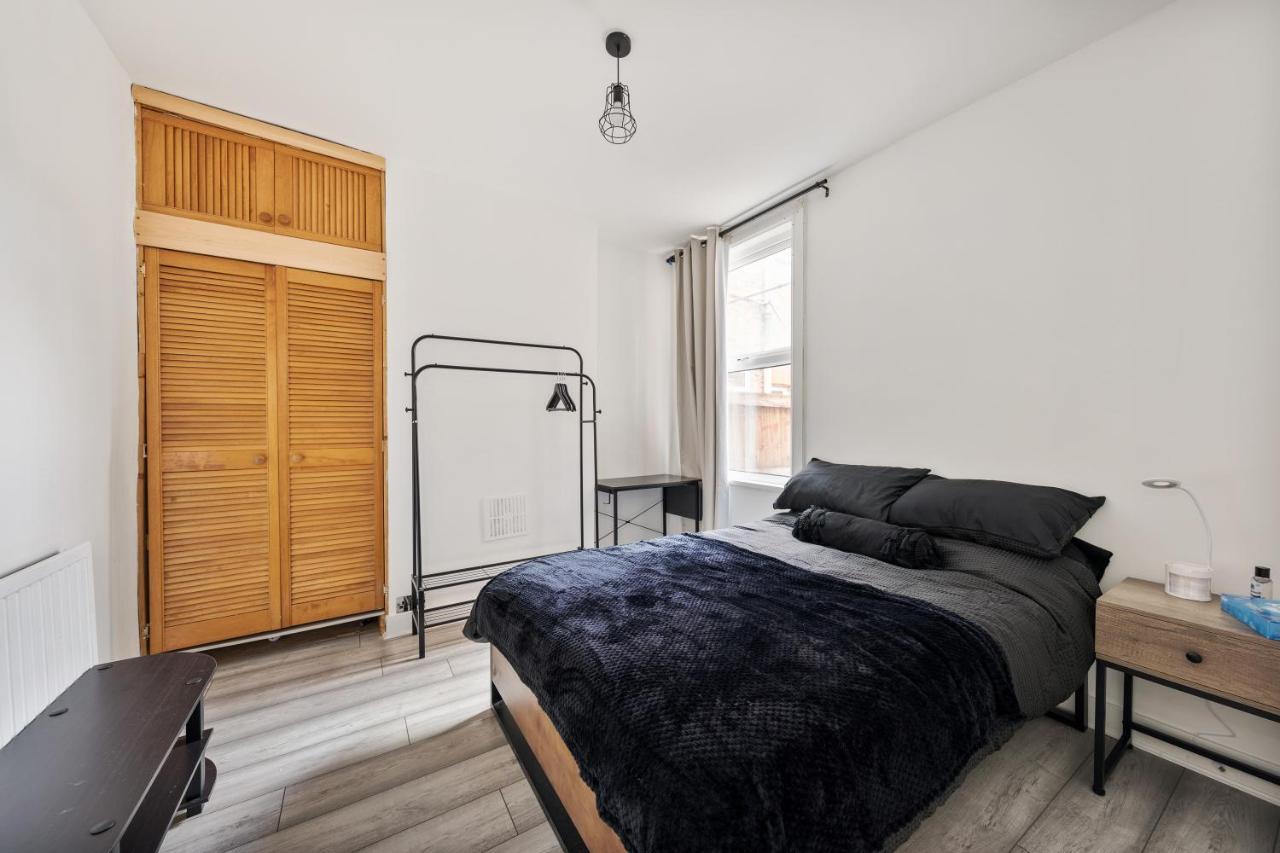 Beautifully Modern 2-Bed Apartment W/Garden ลอนดอน ภายนอก รูปภาพ