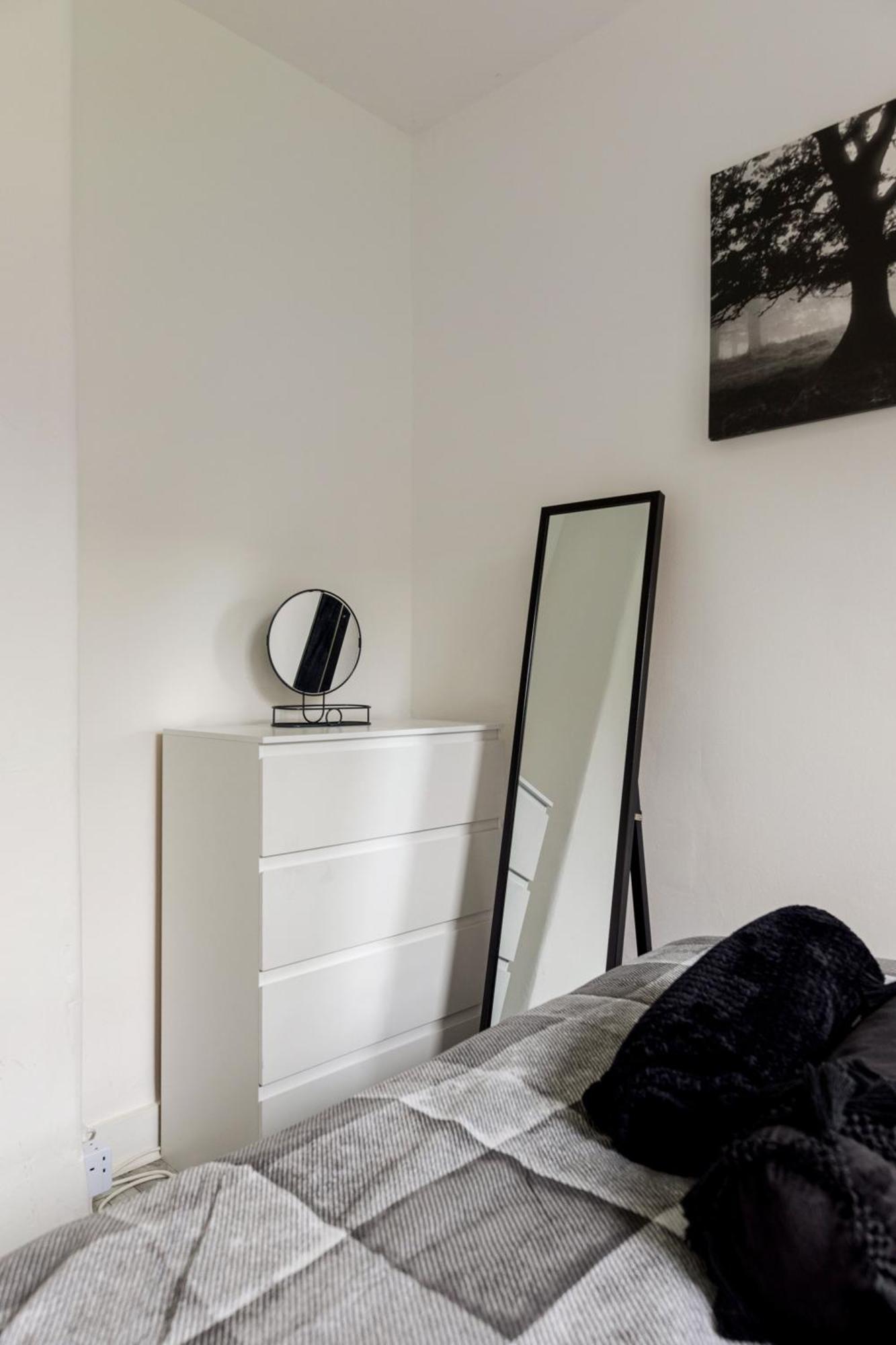 Beautifully Modern 2-Bed Apartment W/Garden ลอนดอน ภายนอก รูปภาพ