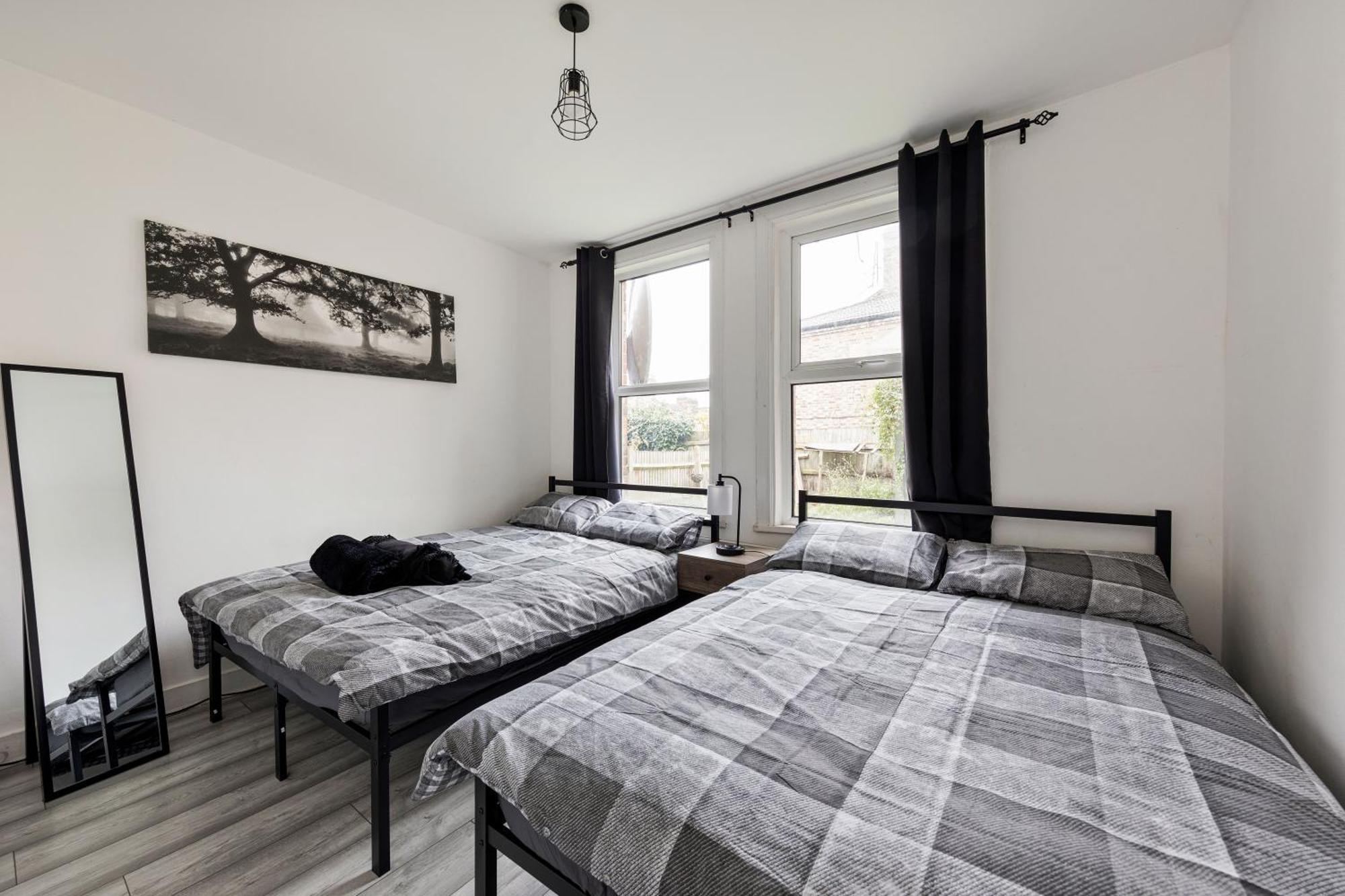 Beautifully Modern 2-Bed Apartment W/Garden ลอนดอน ภายนอก รูปภาพ